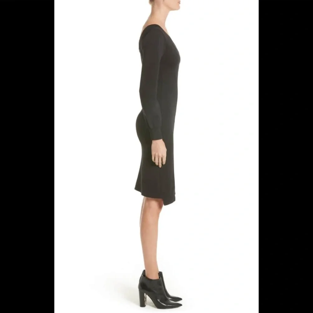Gorgeous knit Burberry dress - Picture 3 of 8